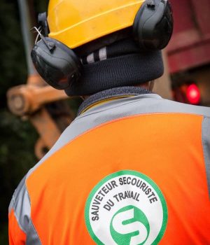 sauveteur secouriste du travail de dos